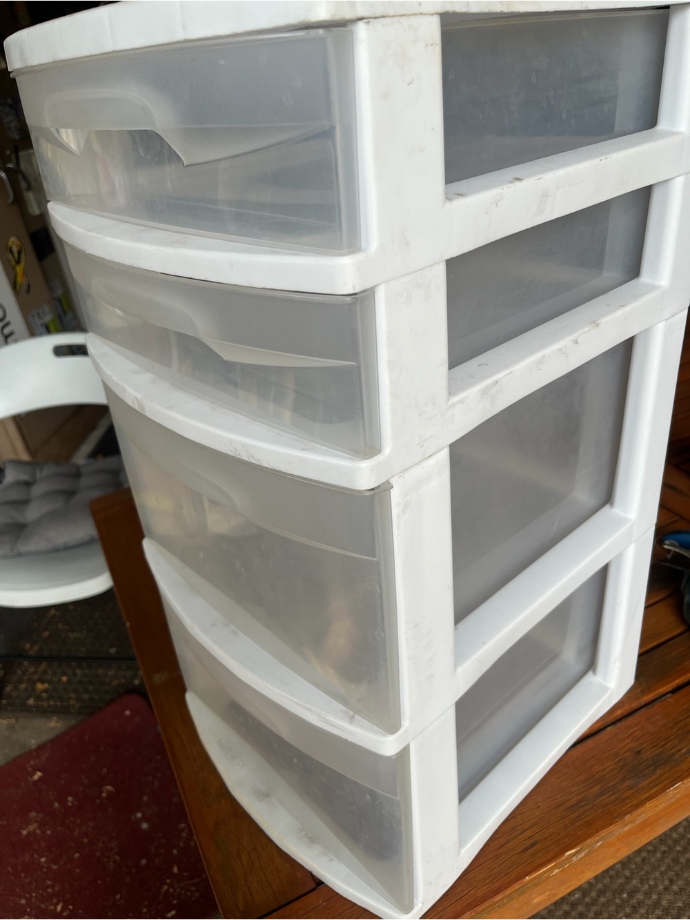 Sterilite white 4-drawers $7.00 ship 5-lbs - Picture 3 of 4